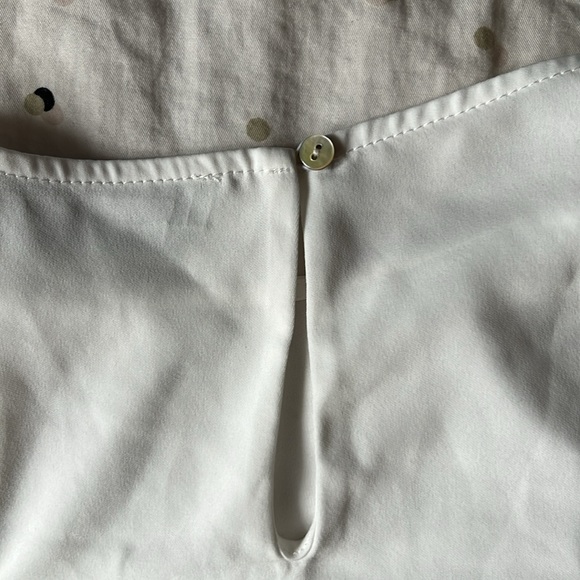 White cropped flowy top - Picture 4 of 4